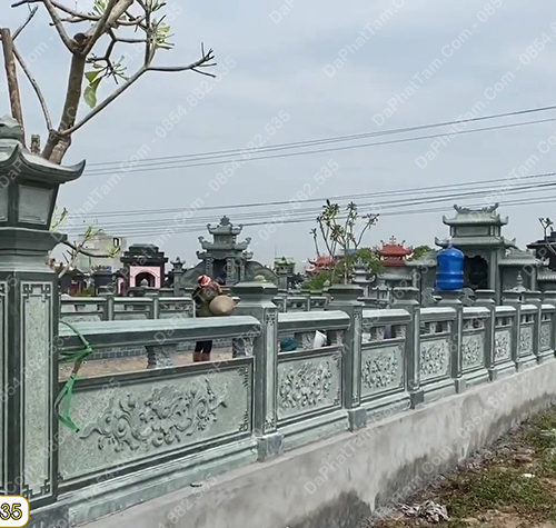 khuôn viên lăng mộ đá gia đình đẹp nhất Việt Nam